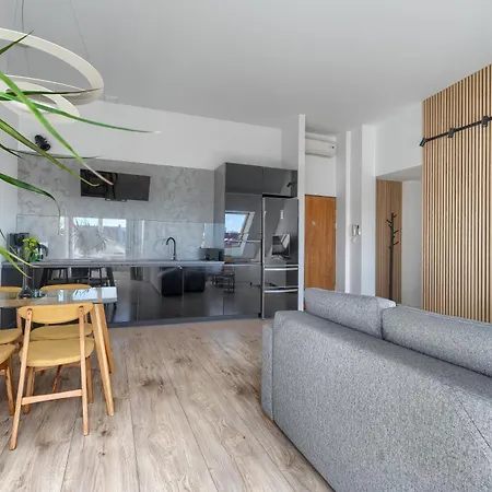 Z 1 Sypialnia I Balkonem 1899 By Platinum