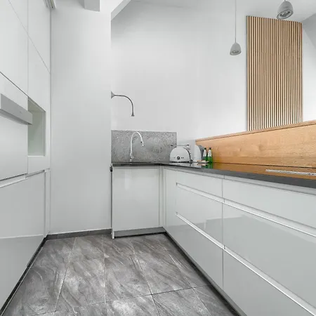 Z 1 Sypialnia I Balkonem 1899 By Platinum Στσέτσιν