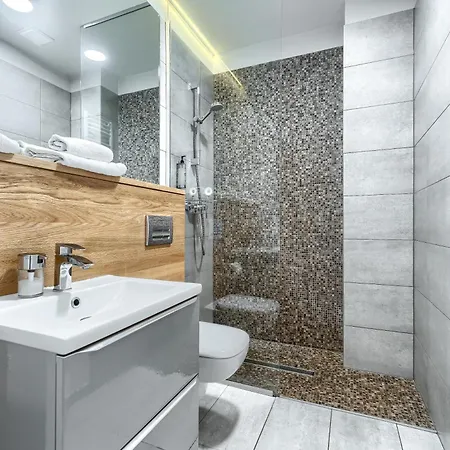 Z 1 Sypialnia I Balkonem 1899 By Platinum