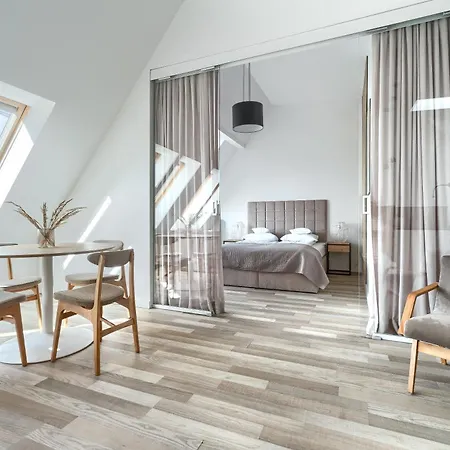 Z 1 Sypialnia I Balkonem 1899 By Platinum